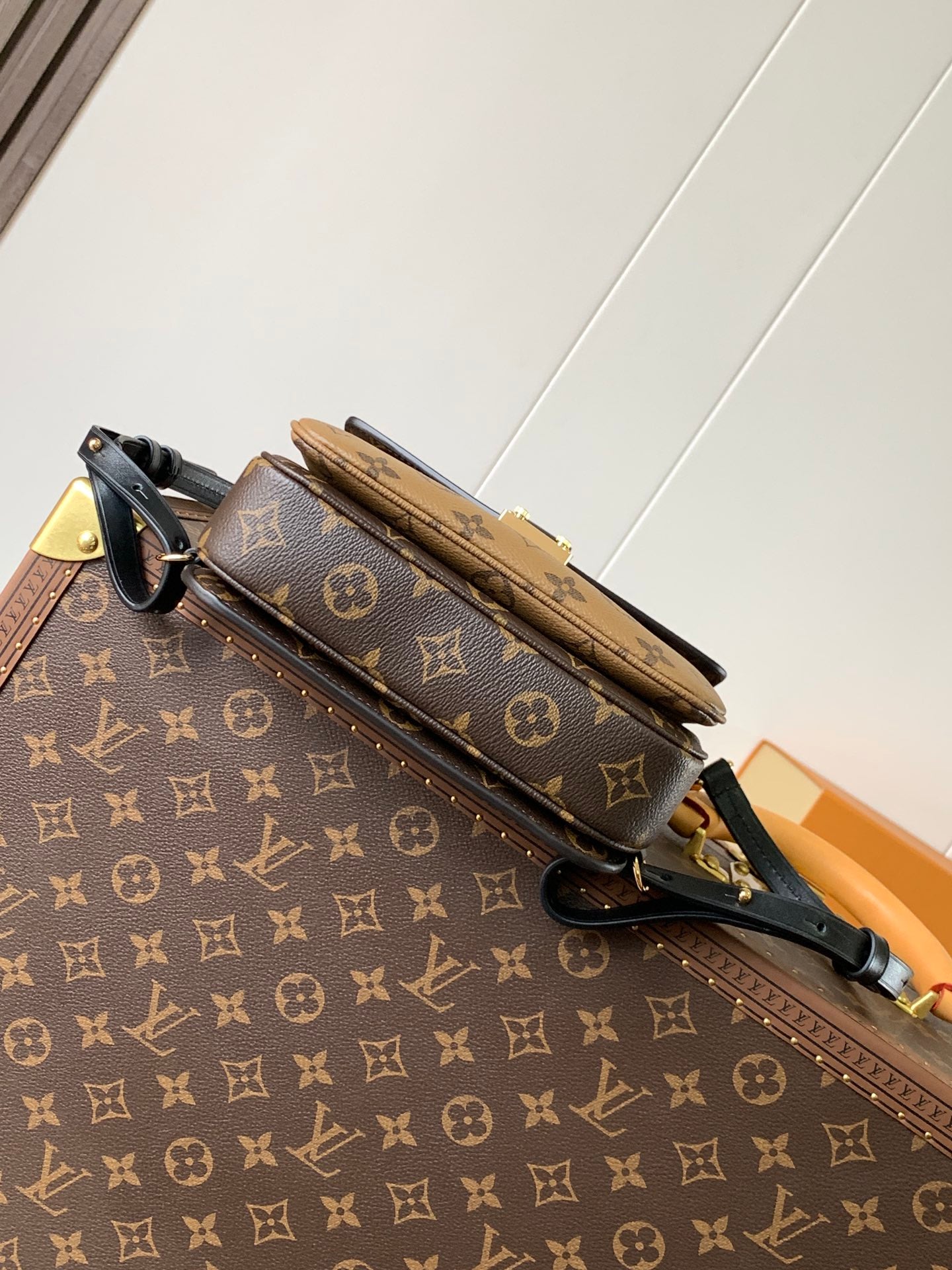 LOUIS VUITTON - POCHETTE MÉTIS  BACKPACK - MONOGRAM REVERSE