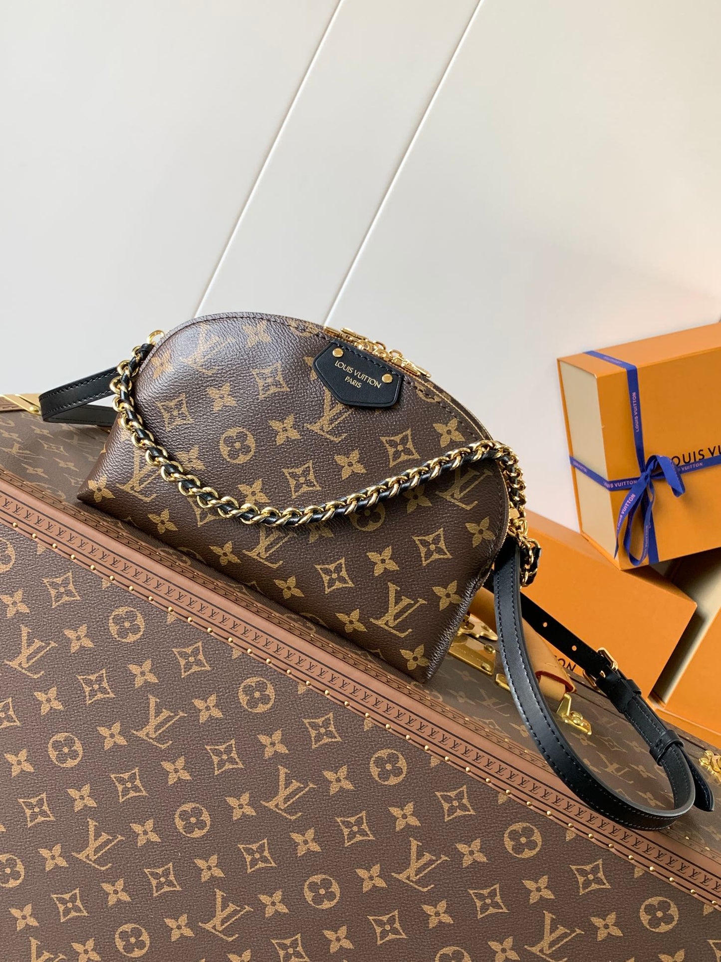 LOUIS VUITTON - BE ALMA - MONOGRAM CANVAS