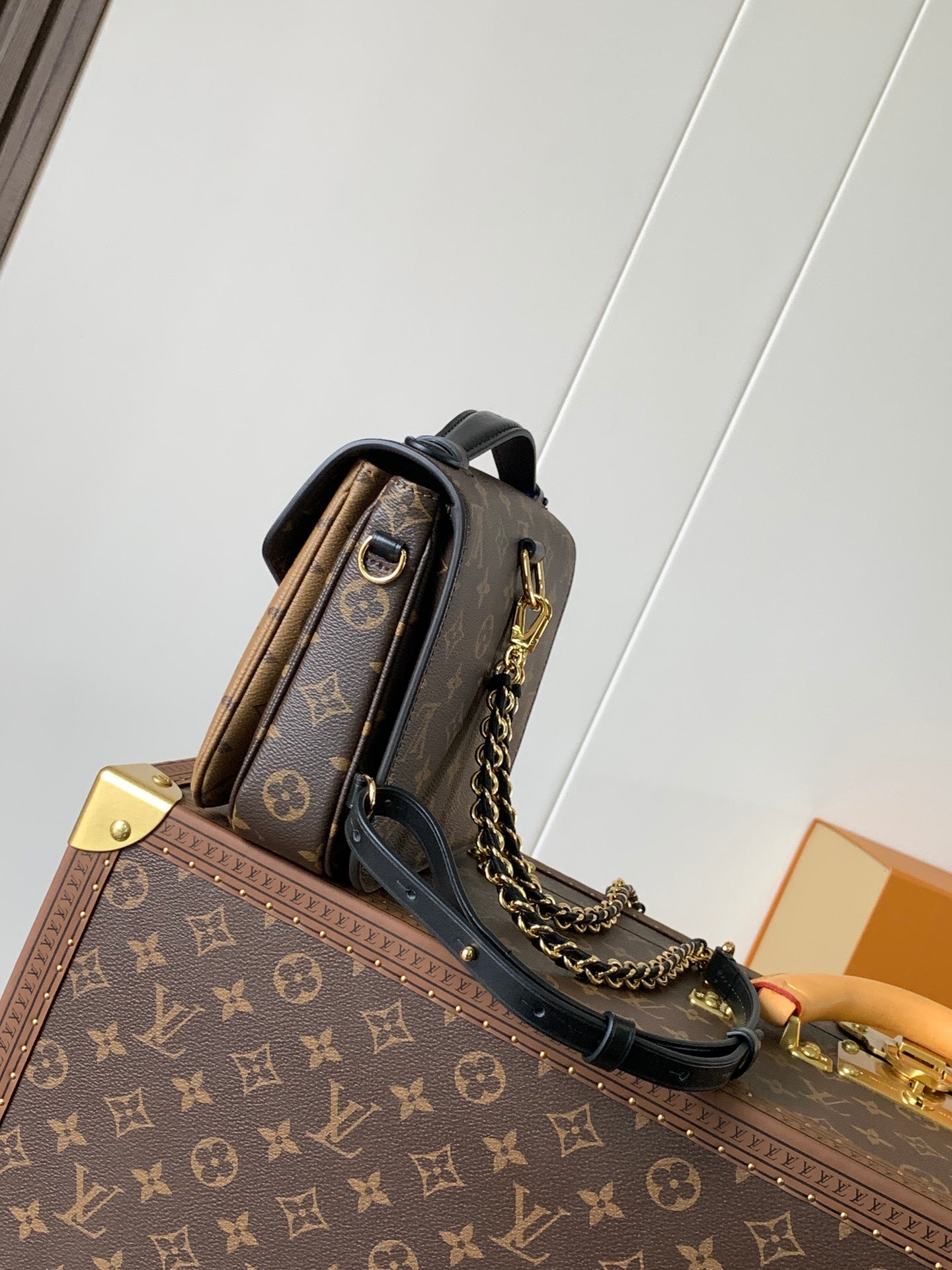 LOUIS VUITTON - POCHETTE MÉTIS  BACKPACK - MONOGRAM REVERSE