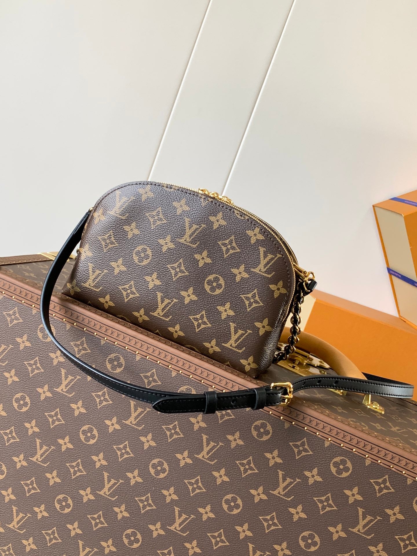 LOUIS VUITTON - BE ALMA - MONOGRAM CANVAS