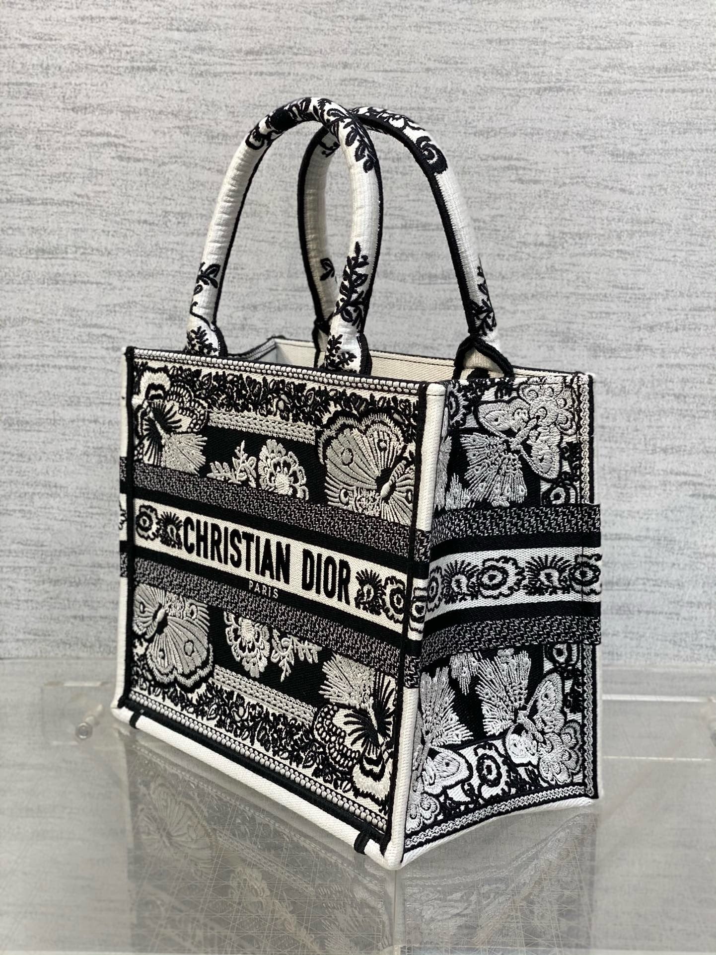 DIOR - BOOK TOTE