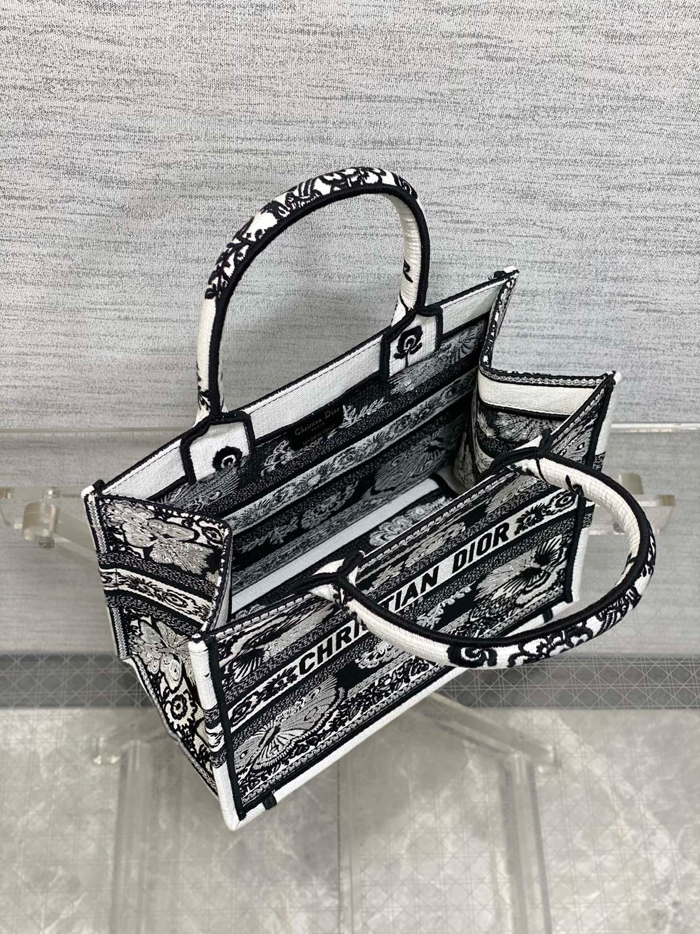 DIOR - BOOK TOTE