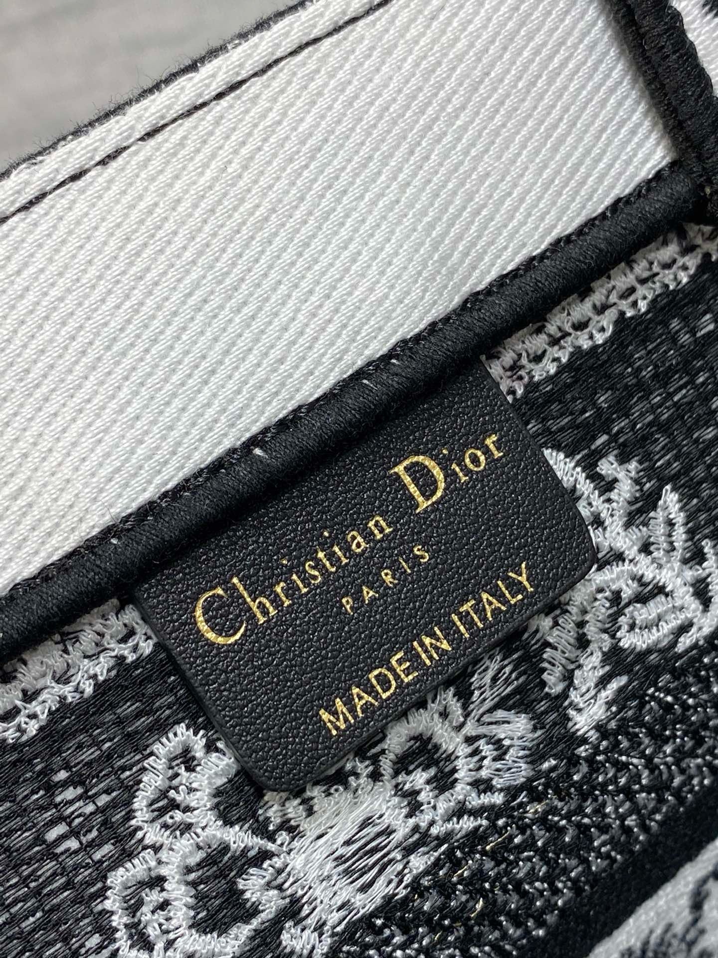 DIOR - BOOK TOTE