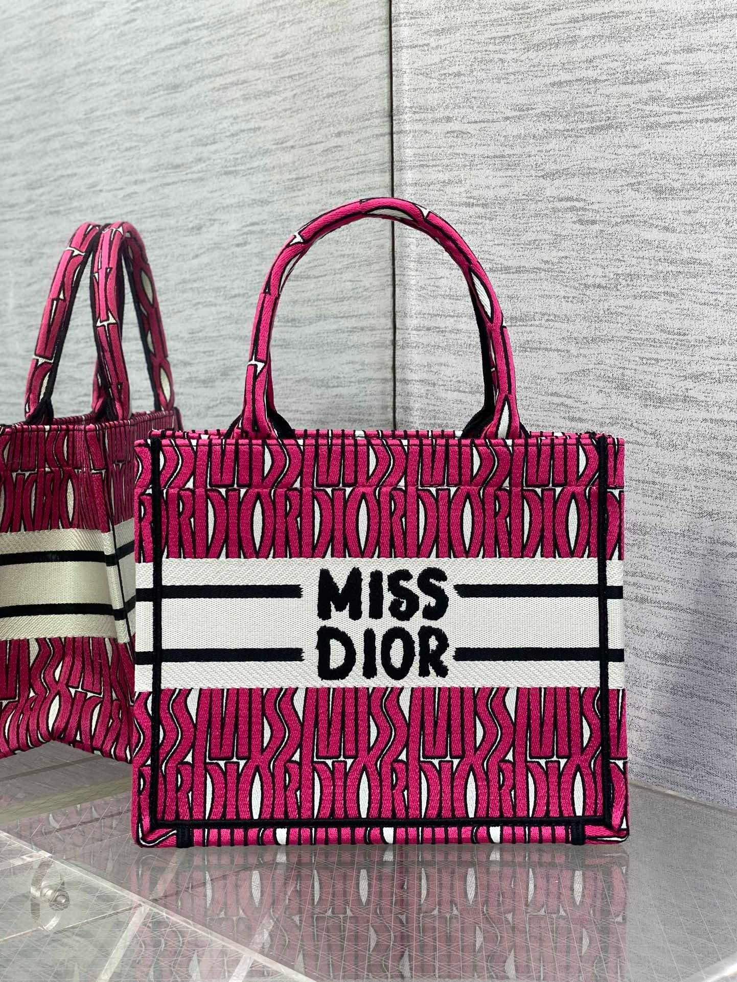 DIOR - BOOK TOTE