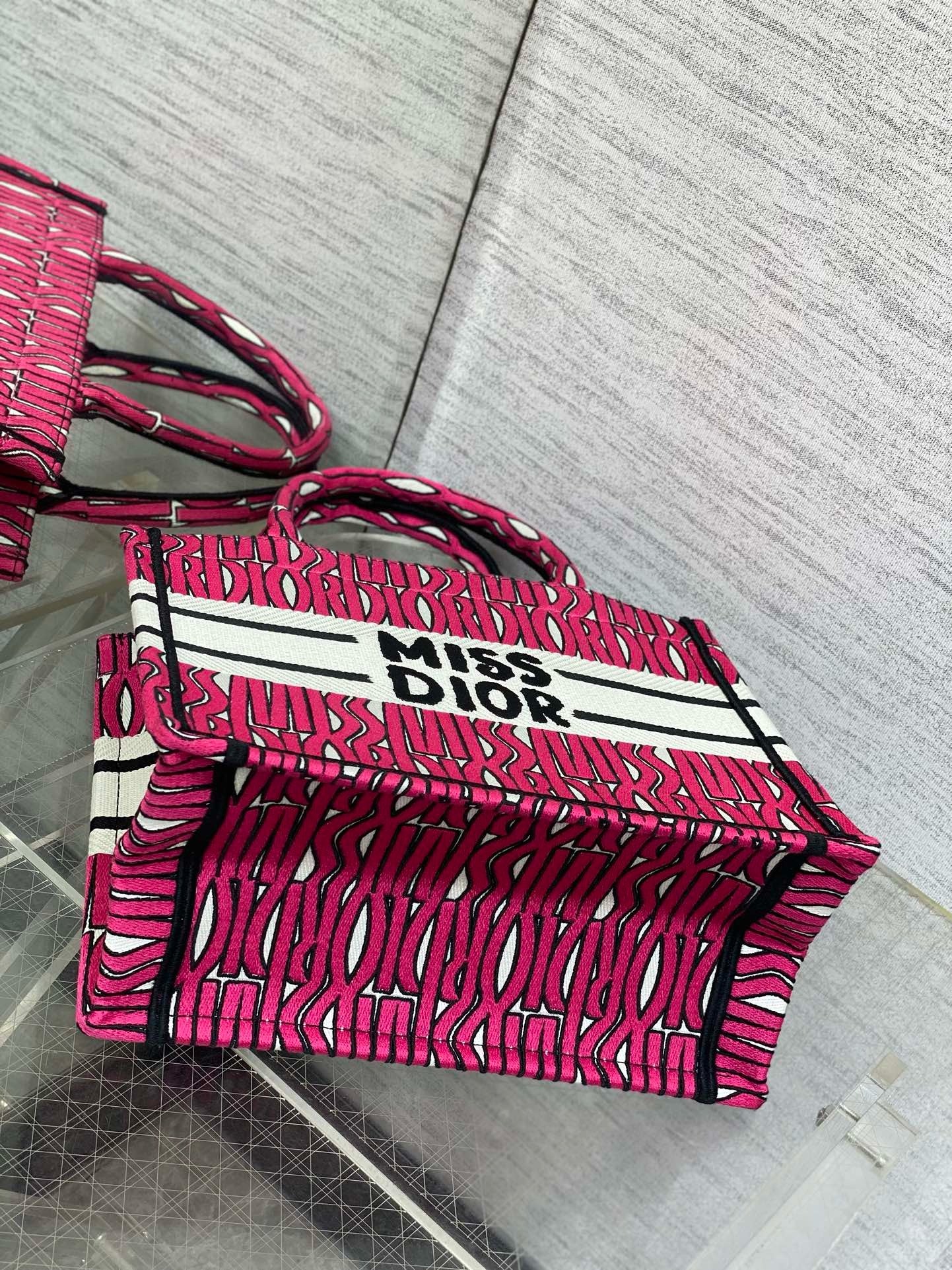 DIOR - BOOK TOTE