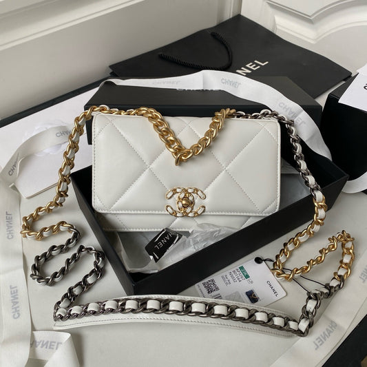 CHANEL - WOC WHITE - HARDWARE SILVER/GOLD