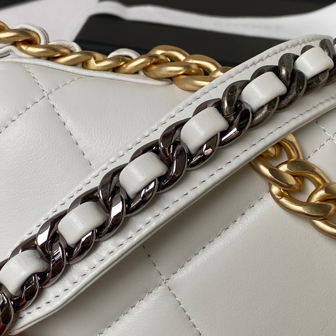 CHANEL - WOC WHITE - HARDWARE SILVER/GOLD