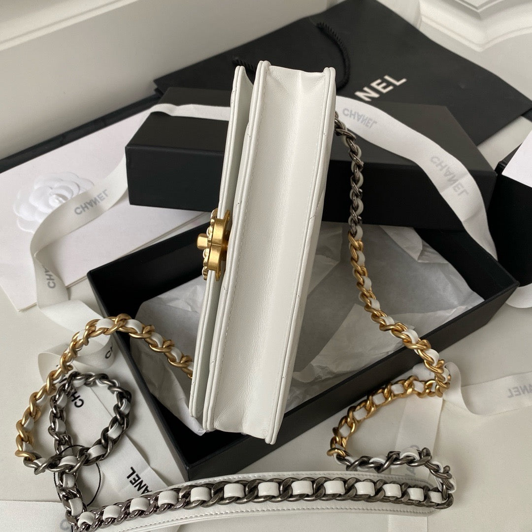 CHANEL - WOC WHITE - HARDWARE SILVER/GOLD