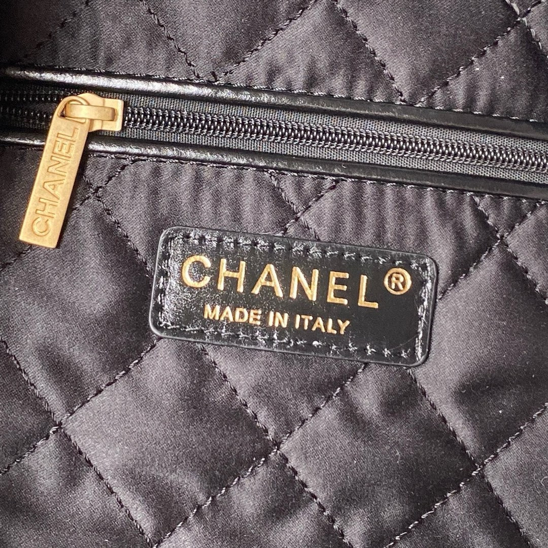 CHANEL 22 - SHINY CALFSKIN & GOLD TONE METAL, BLACK