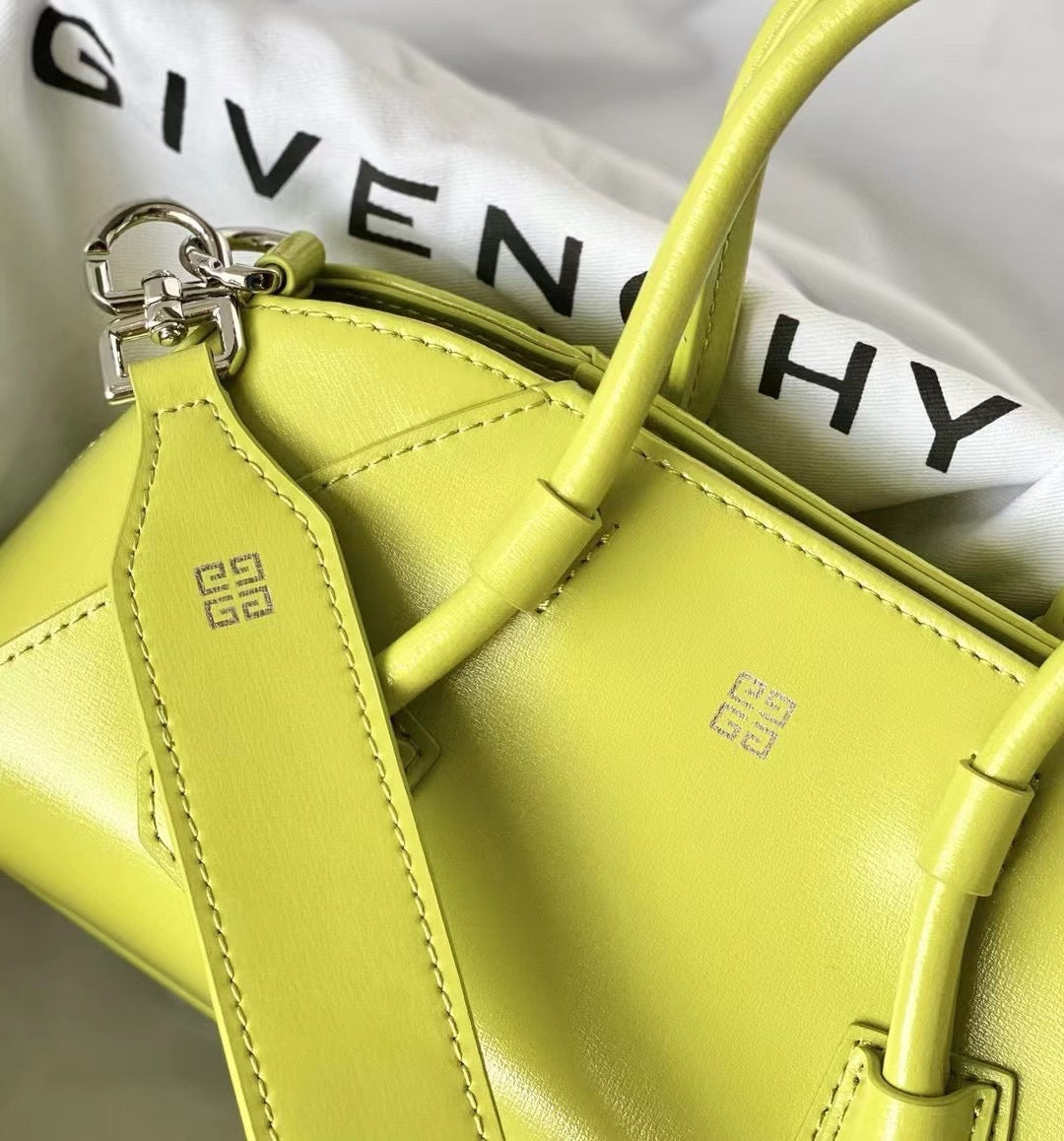 GIVENCHY - ANTIGONA STRETCH