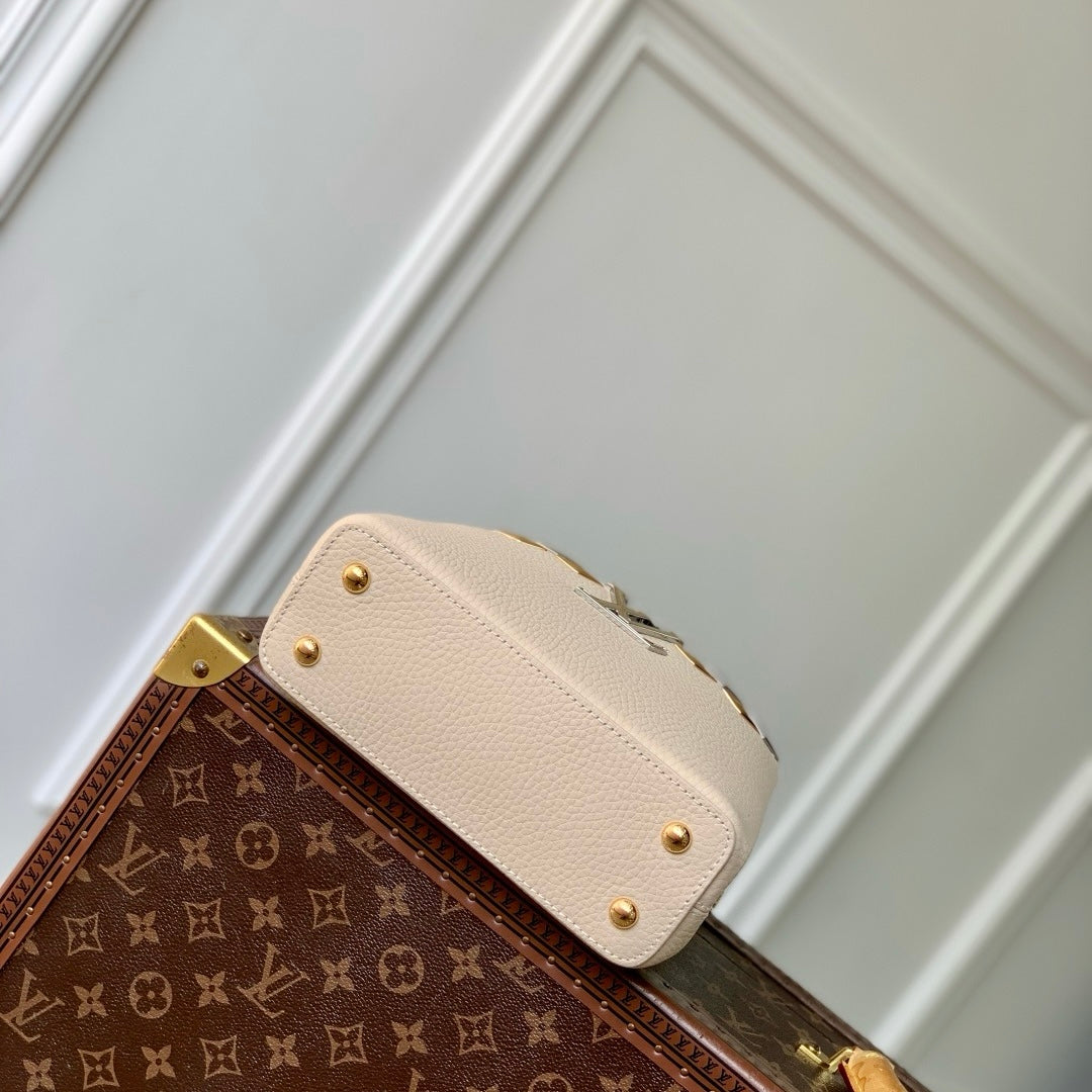 LOUIS VUITTON - CAPUCINES